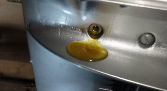 масло в редукторе лодочного мотора