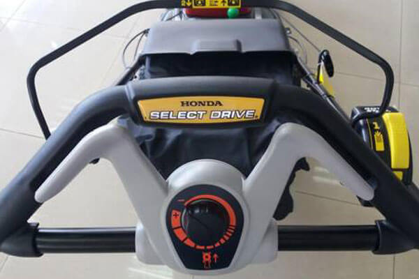 косарки Honda із сучасною запатентованою системою керування приводом SELECT DRIVE™