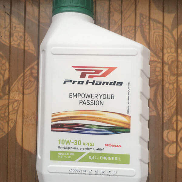 Олія моторна Honda SAE 10W30 (оригінал) у зручній 0,6-літровій пляшці