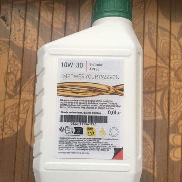 Масло моторное Honda SAE 10W30 (оригинал) в удобной 0,6 -литровой бутылке